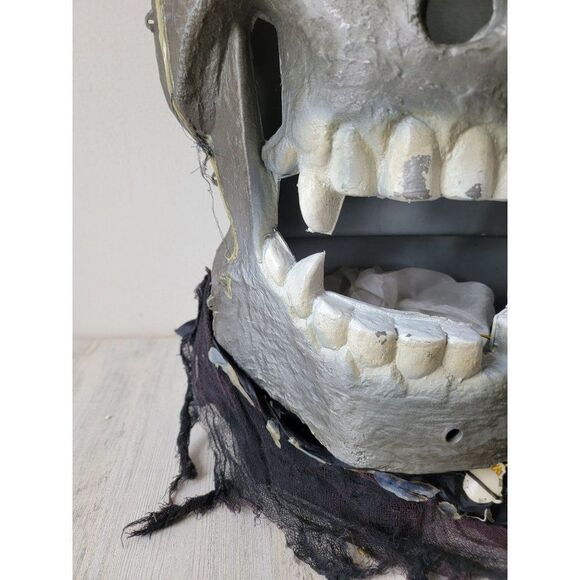 Gemmy large AS IS  animated skeleton face Halloween prop decor scary - Picture 9 of 16